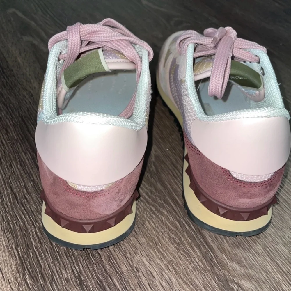 Valentino Garavani Rockrunner Camouflage/Pink Lace Up Sneaker Rockstud 37 1/2